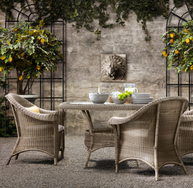 Hampshire Round Dining Set (Set of Table and 4 Tub Chairs)