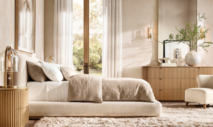 //media.restorationhardware.com/is/image/rhis/K1189_US24MOF_AvalonLightOakBedroom