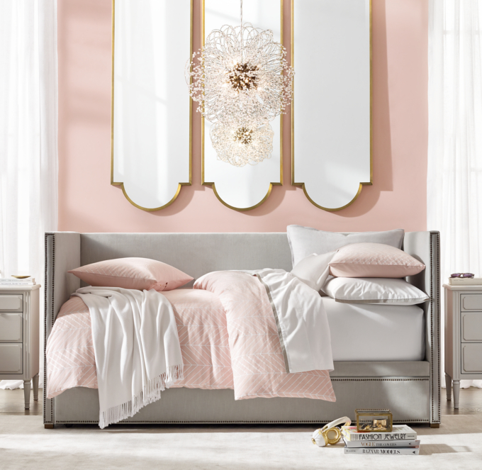 //media.restorationhardware.com/is/image/rhis/TN17FAL_CG23_p76x77