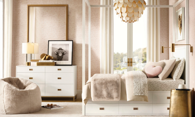 //media.restorationhardware.com/is/image/rhis/US24TNSPR_CG1_AvalonStorageCanopyBedroom