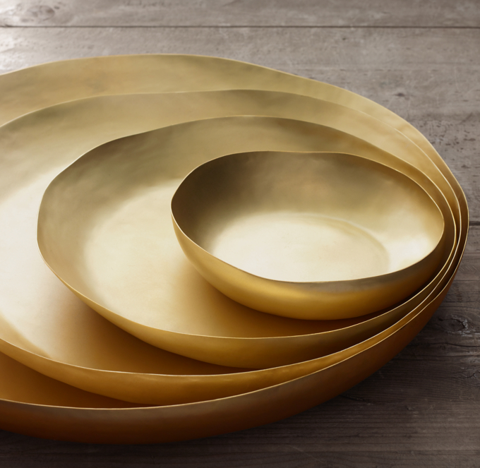 Brilliant brassy sand plain plate - disco concept texture