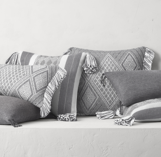 HOLITUAL Cushion 02　本体とレフィルセット Sunbrella® Hanbel Pillow Collection - Carbon | RH