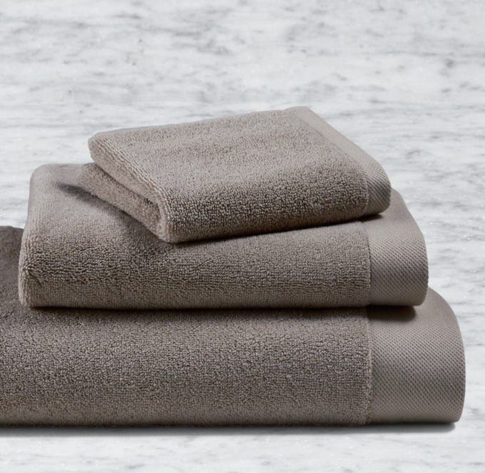 Front view of Essential 700-Gram Turkish Cotton Towel Set 