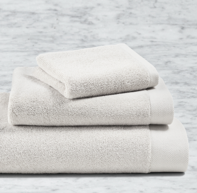 Front view of Essential 700-Gram Turkish Cotton Towel Set 