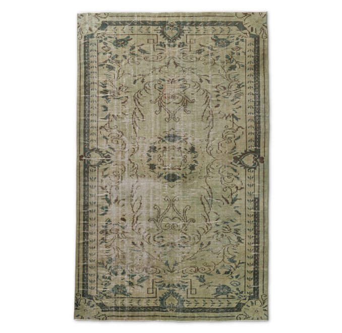 Vintage Rug - 6'0" X 9'7"