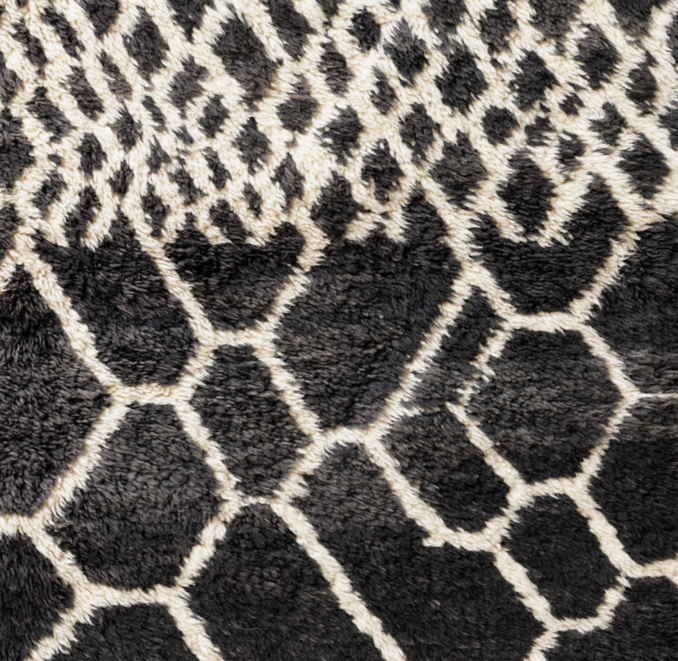 Shown in Black/Natural.