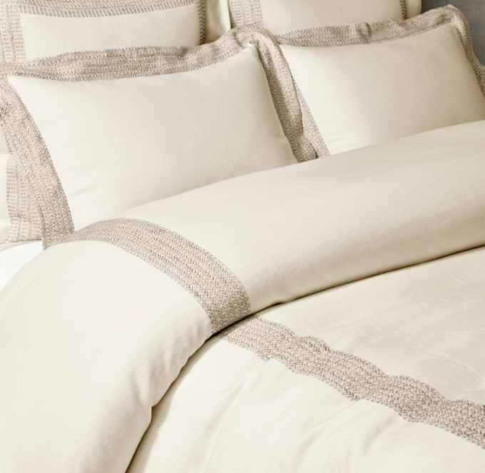 Eléa Hand-Embroidered Duvet