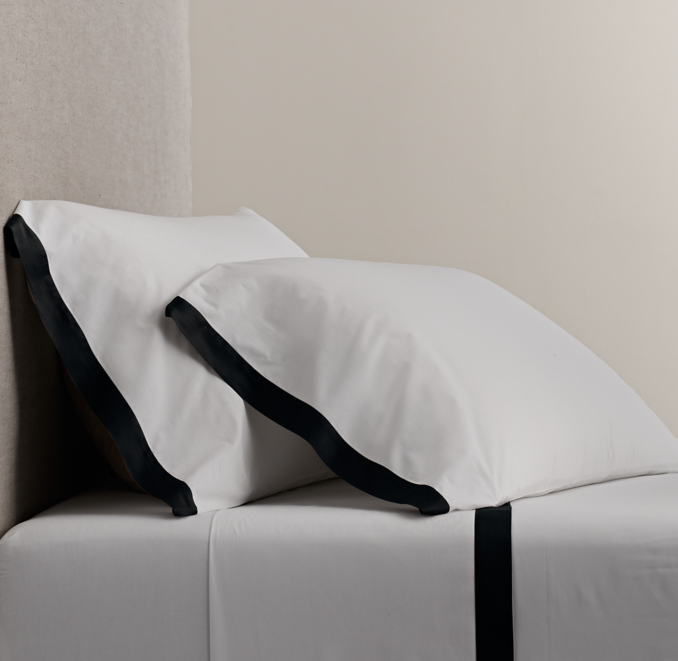 Three Quarter view of Italian Bold Border Cotton Sheet Set 