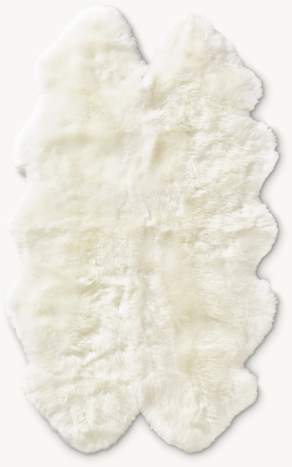 Overhead view of Natural Sheepskin Quarto Pelt 