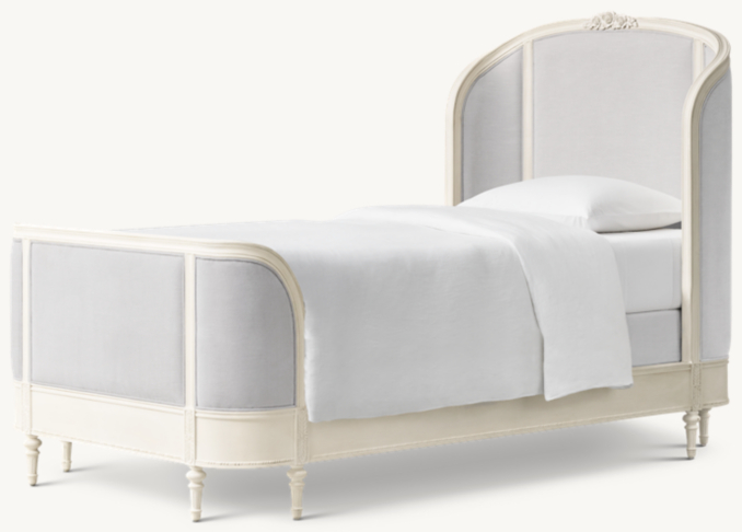 Three Quarter view of Aveline Upholstered Bed 