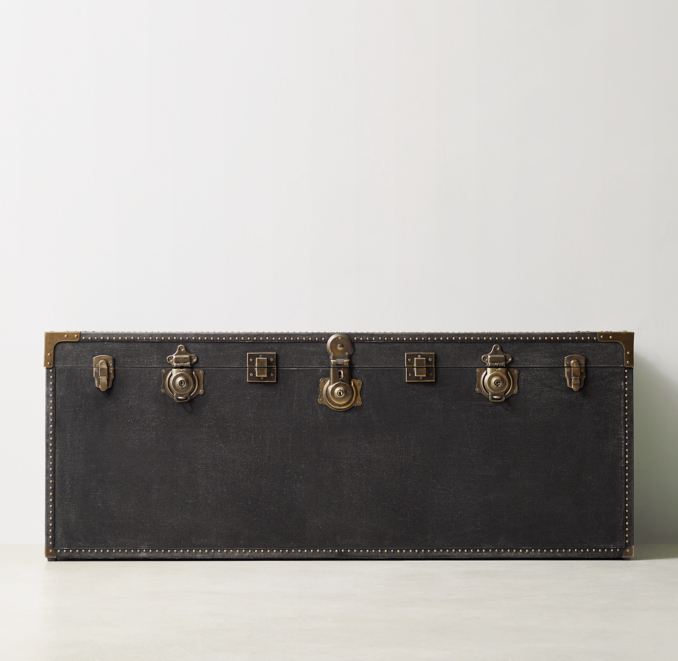 Front view of Eldon Steamer Wide Trunk 